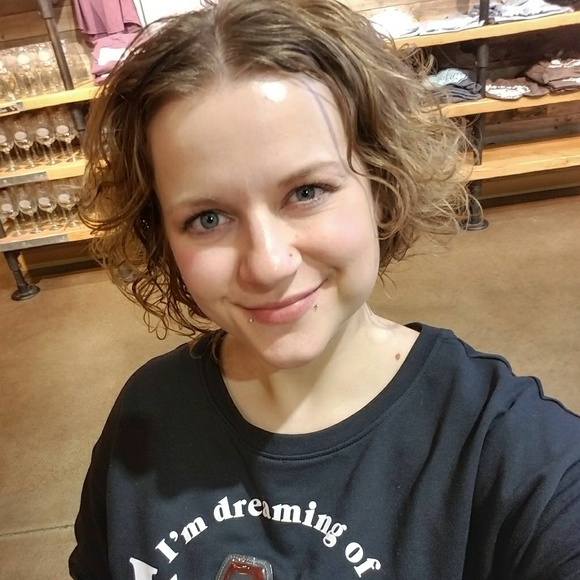 Meet your Posher, Kirstin - Picture 1 of 1